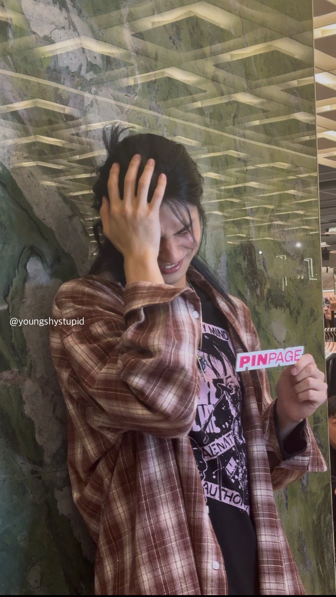 youngshystupid's tweet photo. 주연이 인터뷰하는데
주연님 모에화가 늑대셔서 늑대짤 따라하기 준비했다 << 여기서부터 웃참챌시작ㅅㅂ https://t.co/pH0HF43T56