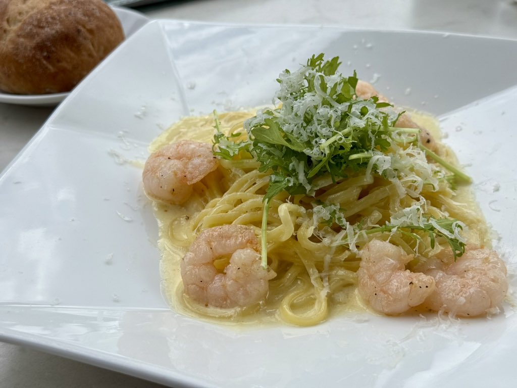 箱根ガラスの森美術館に初来館✨
ヴェネチアン・グラスも螺鈿細工も圧巻、庭園も美しく大満足。
らでんちゃんの解説で理解深まり、こよちゃんの男の子役も素敵でした。
ごはんも美味しくて心もお腹も満たされた...
#箱根ガラスの森美術館
#儒烏風亭らでん #博衣こより
#行ったよらでんちゃん