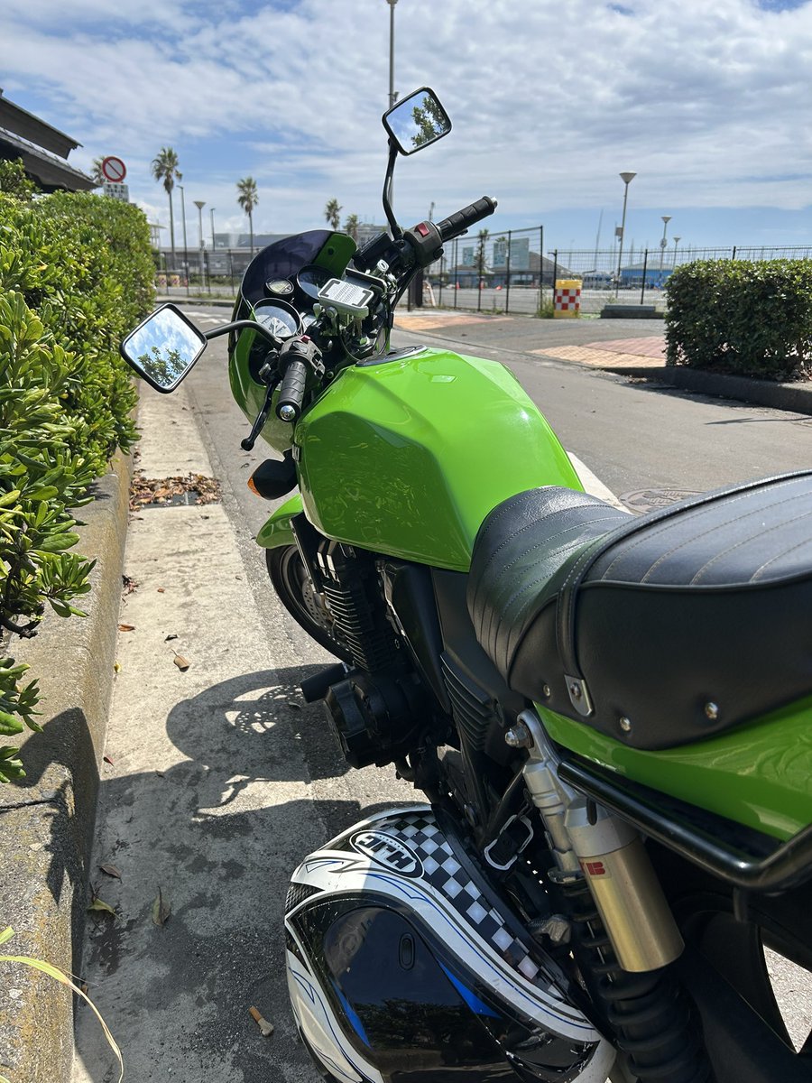 ZRX400_hiro's tweet photo. いつ振りか思い出せないけど、久々に江ノ島までツーリング❗️
道の駅湘南ちがさきに寄ろうと思ったけど、渋滞していてスルーする事に‼️残念🥺
いつもの事だけど、江ノ島を味わうことはせずにとんぼ返り😓
でも楽しかったなぁ😊
＃とんぼ返りツーリング https://t.co/s1KWQEazGn