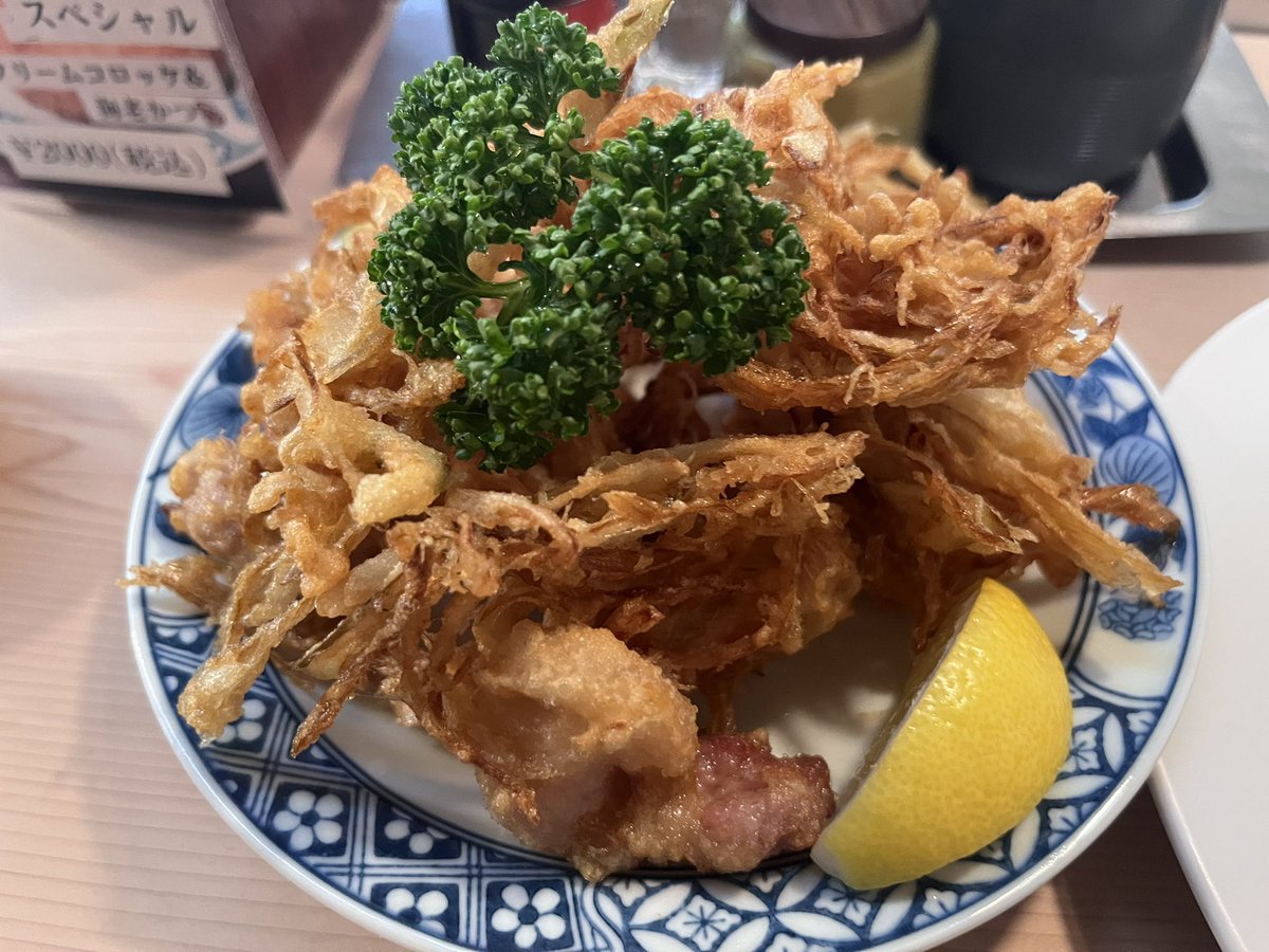 とんかつ屋さんでとんかつ食べたよたまちゃん🐷
 #音霊魂子