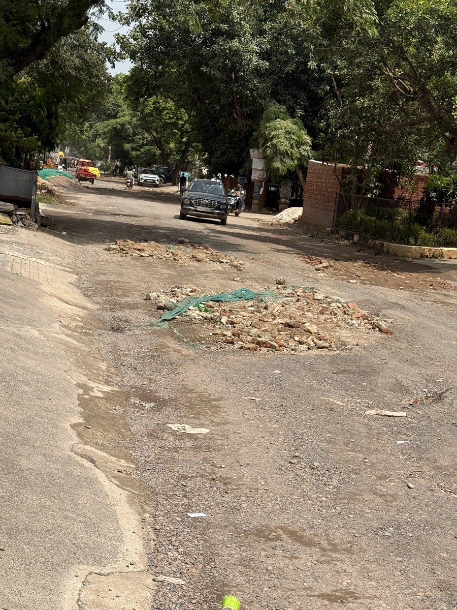 Roads of Palam Vihar in #Gurugram are not fully repaired since 5 years. They either fill Potholes with rubble or just do patchwork of these pothole. No action from authorities even after multiple complaints 
<a href="/MunCorpGurugram/">MCG</a>  <a href="/Rao_InderjitS/">Rao Inderjit Singh</a> <a href="/cmohry/">CMO Haryana</a> <a href="/DC_Gurugram/">DC Gurugram</a> <a href="/Pardeep_padam/">Pardeep Kumar (Padam)</a>