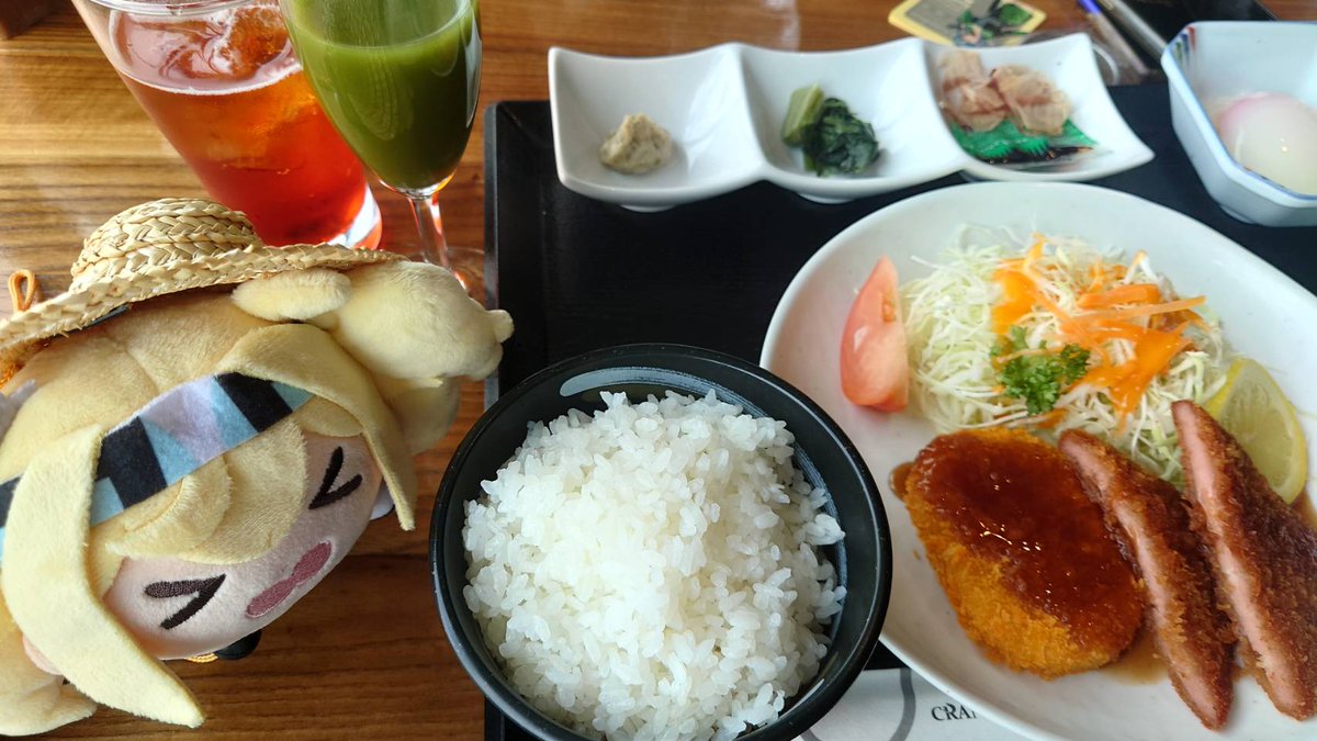 富士スピードウェイ来ました！！！今日はしおんちゃん！この時間でコラボフードもドリンクも終了です！わさび定食美味しかったです！
#富士スピードウェイ　#FSW #C2機関　#艦これ　#伊400