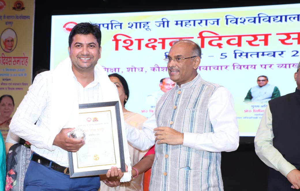 imdrsks's tweet photo. Honored to be recognized on Teachers’ Day for my contribution to education. Grateful for the support and inspiration from mentors and colleagues. 🙏✨#csjmu https://t.co/2Hgg14e9yd