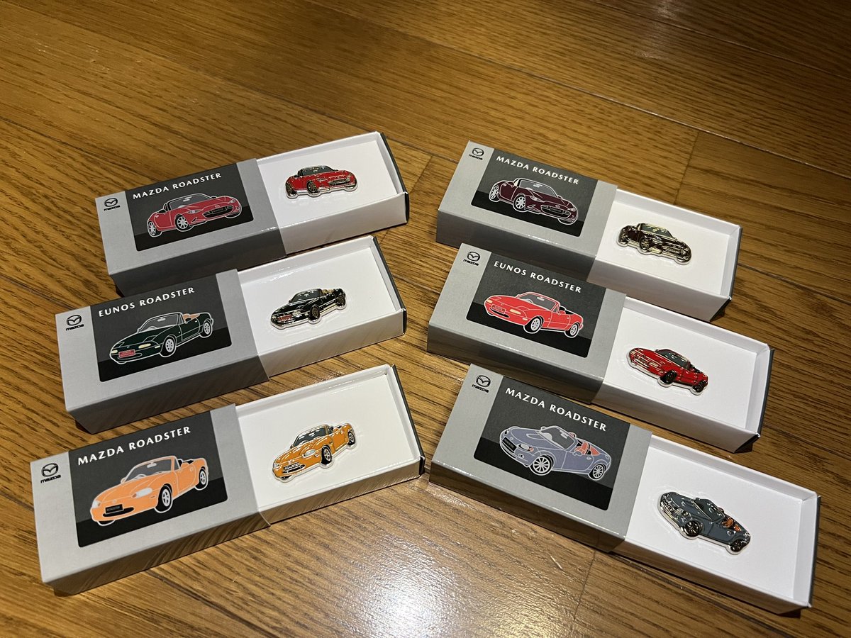 satoru___5000's tweet photo. 歴代ロードスターのピンバッチ届いた！🤩
マツダ限定カラーのピンバッジも選んだしテンション上がる！
 #マツダ  #MAZDA #ロードスター
 #ロードスター35周年記念バッチ https://t.co/A3sPOa9Ac5
