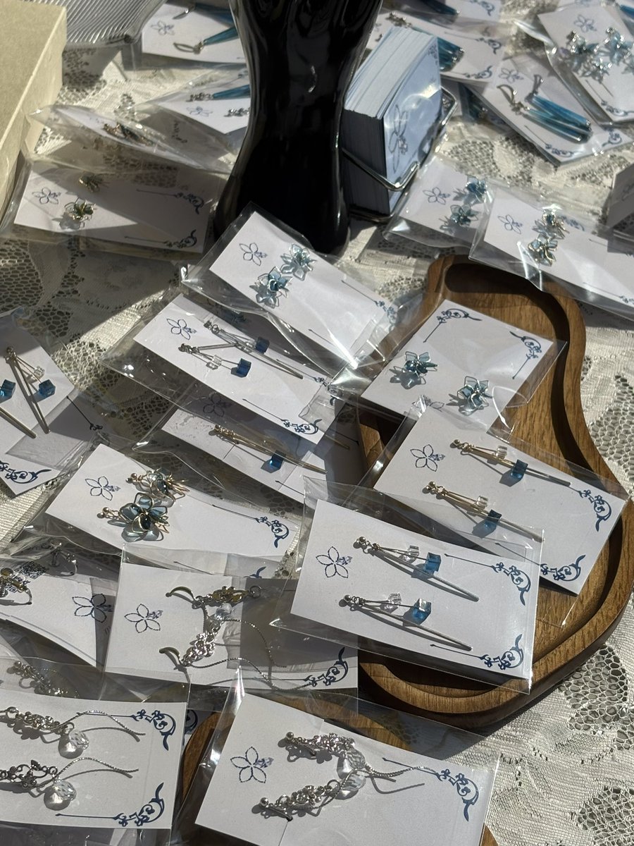 mondedebleu's tweet image. 今の時間、ちょうど日光があたって綺麗です!
ぜひ藝祭アトマにお越しください!
#藝祭アトマ 
#藝祭2025