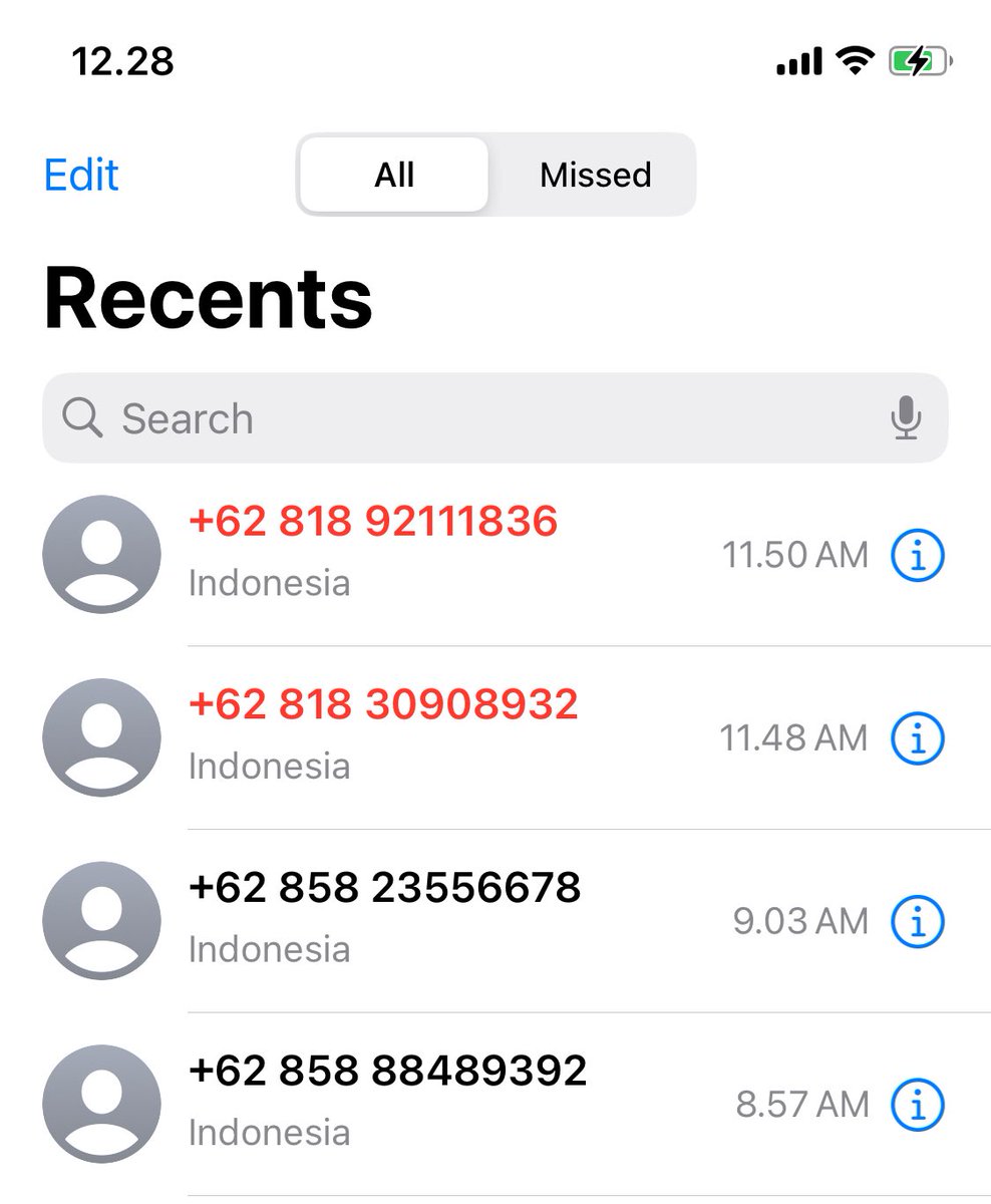 rhdwnxo's tweet photo. hati-hati guys penipuan, kaget banget aku lagi tidur tiba2 ditelpon dan aku disuruh dateng ke polda jabar tapi aku gabisa karena mau kerja jadi aku disuruh zoom meeting buat diselidiki sama si polisi nya itu, kasusnya aku dituduh jadi tersangka pencucian uang ilegal dan aku - https://t.co/5UTJ9WLNbD