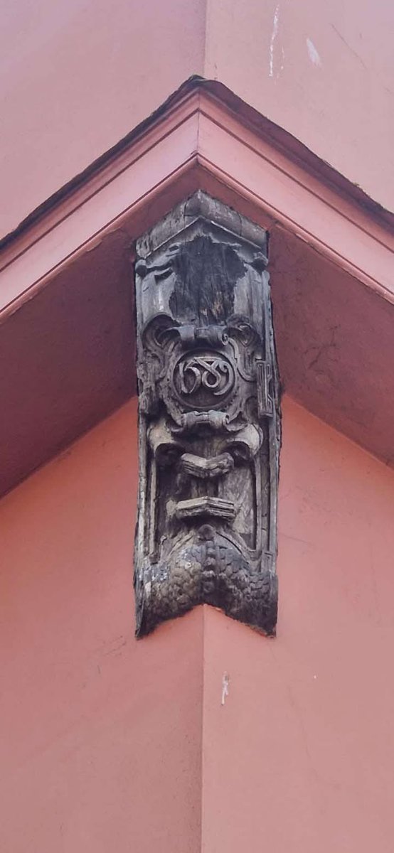 En la localidad inglesa de Norwich, encontramos otro de los ejemplos del legado de la <a href="/Armada_esp/">Armada</a> de 1588 en una construcción que, dicen, fue construida con la madera de un galeón de esta armada.
Aunque su lejanía a cualquiera de los naufragios lo hace, a todas luces, inviable,