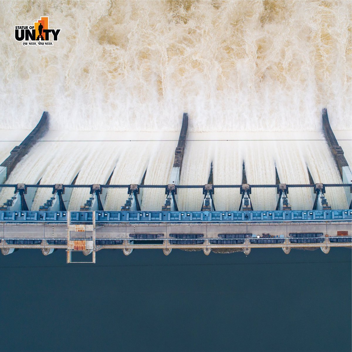 bjpneelrao's tweet image. ગુજરાતની જીવાદોરી: સરદાર સરોવર ડેમનો સુંદર નજારો

#SardarSarovarNarmadaDam #MonsoonMagic #MonsoonVibes #StatueOfUnity #EktaNagar #150YearOfSardarPatel