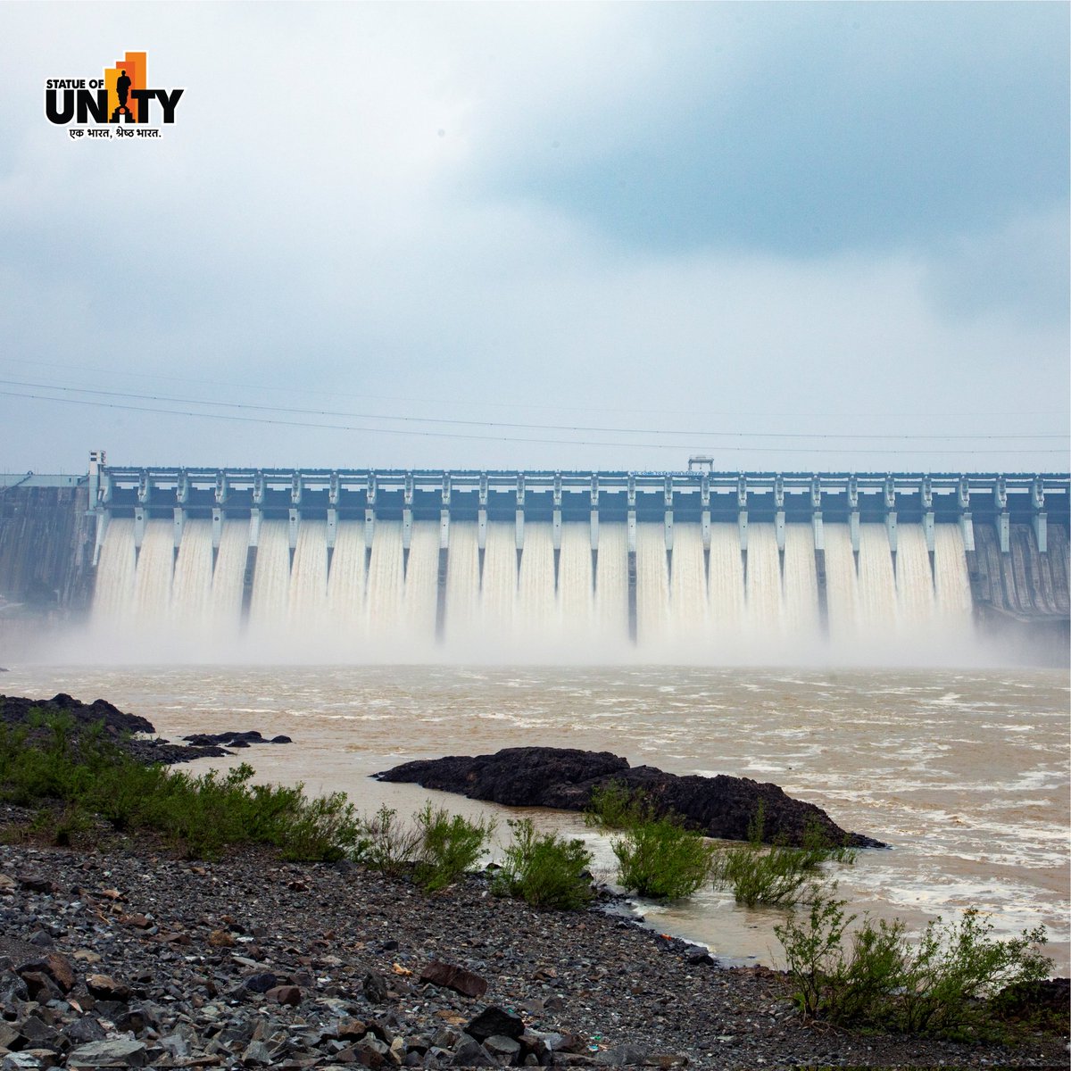 bjpneelrao's tweet image. ગુજરાતની જીવાદોરી: સરદાર સરોવર ડેમનો સુંદર નજારો

#SardarSarovarNarmadaDam #MonsoonMagic #MonsoonVibes #StatueOfUnity #EktaNagar #150YearOfSardarPatel