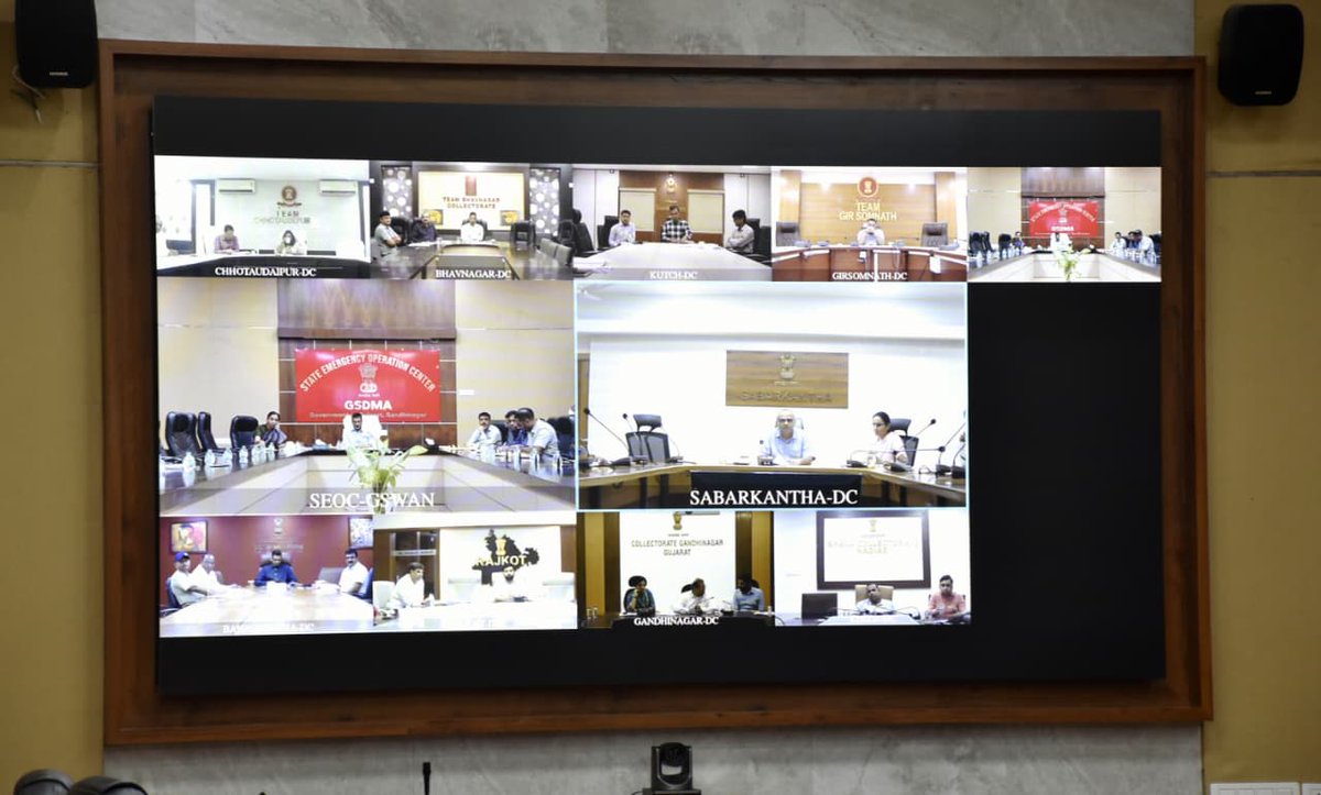 SEOC_Gujarat's tweet image. આજ રોજ માન. મુખ્ય સચિવશ્રીના અધ્યક્ષ સ્થાને જિલ્લા કલેકટરશ્રીઓ સાથે ભારતીય હવામાન વિભાગ દ્વારા આગામી બે દિવસોમાં કરવામાં આવેલ ભારે થી અતિભારે વરસાદની આગાહી સંદર્ભે તૈયારી અંગે સમીક્ષા બેઠક કરવામાં આવી. @CMOGuj @pankajjoshiias @revenuegujarat @JayantiRavi @InfoGujarat
