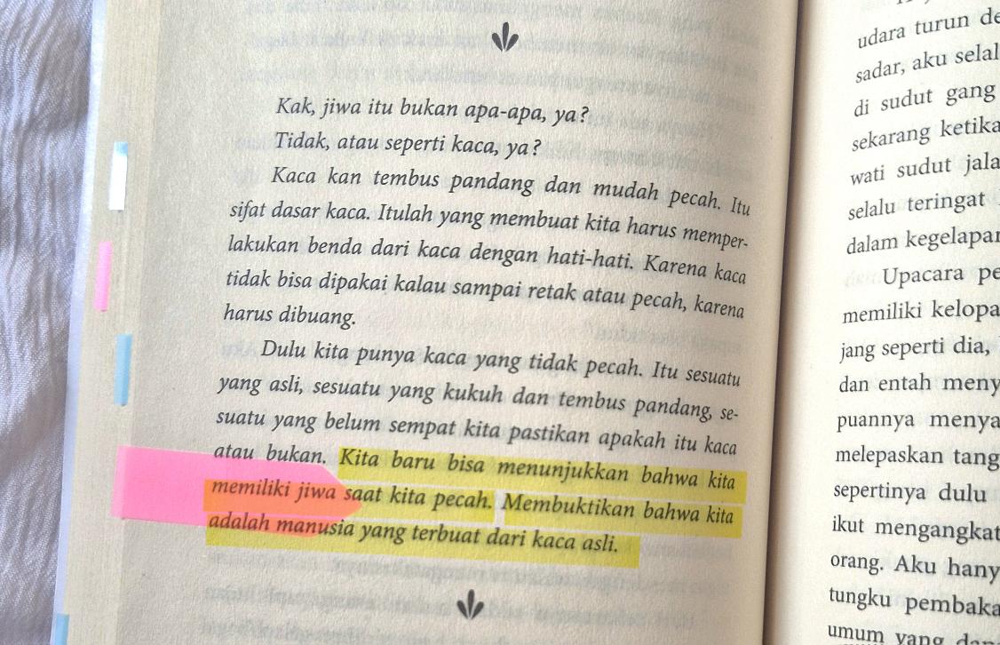 📖 : Human Acts - Han Kang 

— 𝐜𝐡𝐚𝐬𝐢𝐧𝐠 𝐣𝐮𝐬𝐭𝐢𝐜𝐞 𝐢𝐧 𝐚 𝐰𝐨𝐫𝐥𝐝 𝐭𝐡𝐚𝐭 𝐤𝐞𝐞𝐩𝐬 𝐝𝐨𝐮𝐛𝐭𝐢𝐧𝐠 ✊️✨️