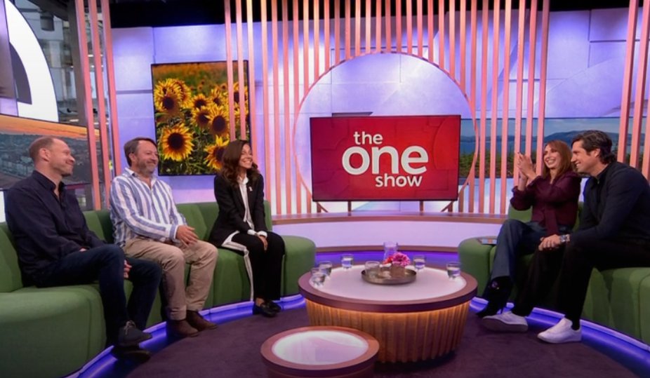 Wyfan2's tweet image. Breaking News: @BBCTheOneShow invokes little-used guest recall clause to ask why Mitchell and Webb didn&apos;t warn viewers that #mitchellandwebbarenothelping was literally full of sh*t.
