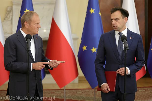 John Bingham (@mrjohnbingham) on Twitter photo Minister Finansów <a href="/Domanski_Andrz/">Andrzej Domański</a> kłamie twierdząc publicznie, że agencja Fitch zmieniła perspektywę ratingu gospodarczego Polski ze stabilnej na negatywną z winy działalności Prezydenta RP <a href="/NawrockiKn/">Karol Nawrocki</a>. W tym wątku przedstawiam prawdziwe argumenty agencji. Jedziemy: Minister Finansów <a href="/Domanski_Andrz/">Andrzej Domański</a> kłamie twierdząc publicznie, że agencja Fitch zmieniła perspektywę ratingu gospodarczego Polski ze stabilnej na negatywną z winy działalności Prezydenta RP <a href="/NawrockiKn/">Karol Nawrocki</a>. W tym wątku przedstawiam prawdziwe argumenty agencji. Jedziemy: