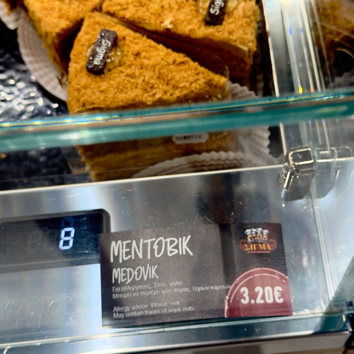 На Кипре был обнаружен торт ментовик