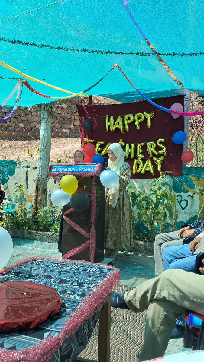 airnewskargil's tweet photo. #TeachersDay2025 celebrated at GMS Khardong, Pashkum in collaboration with @Teamstringmo 🎉
Students presented songs, dance &amp; heartfelt speeches, exchanging gifts with teachers
Event concluded with a community lunch honoring mentors. 🙏📚 #TeachersDay #Kargil
@dse_ladakh
@dc_Kgl https://t.co/MHDBjQrwaK