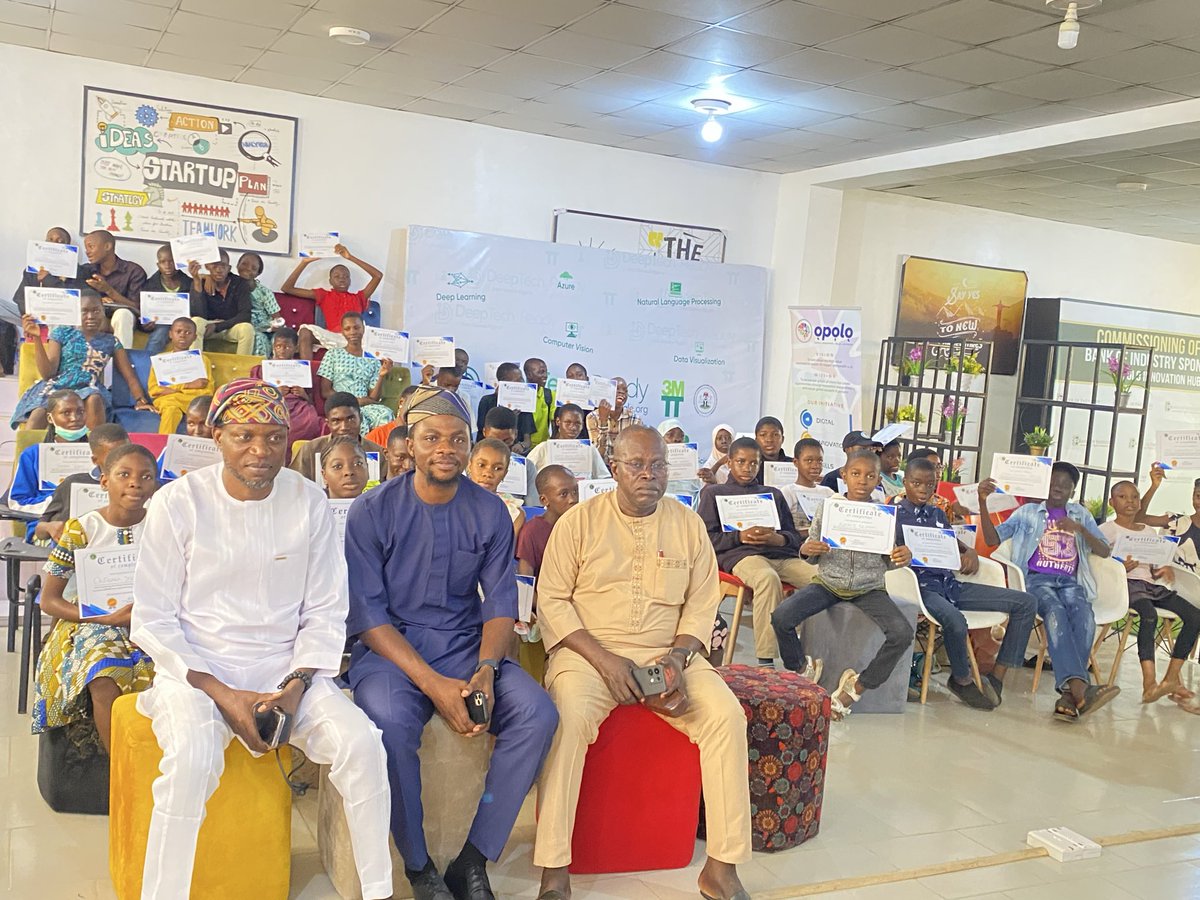 HonLovewix's tweet image. We just concluded the Third Cohort of our FREE 2025 Summer Coding &amp;amp; Robotics Bootcamp in Ile-Ife, Osun State! 👨🏾‍💻

From Aug. 4 – Sept. 5, over 100 secondary school students were equipped with 21st-century digital skills in: ✅ Coding (Scratch, HTML/CSS, JavaScript) 
1/2 #Ooni