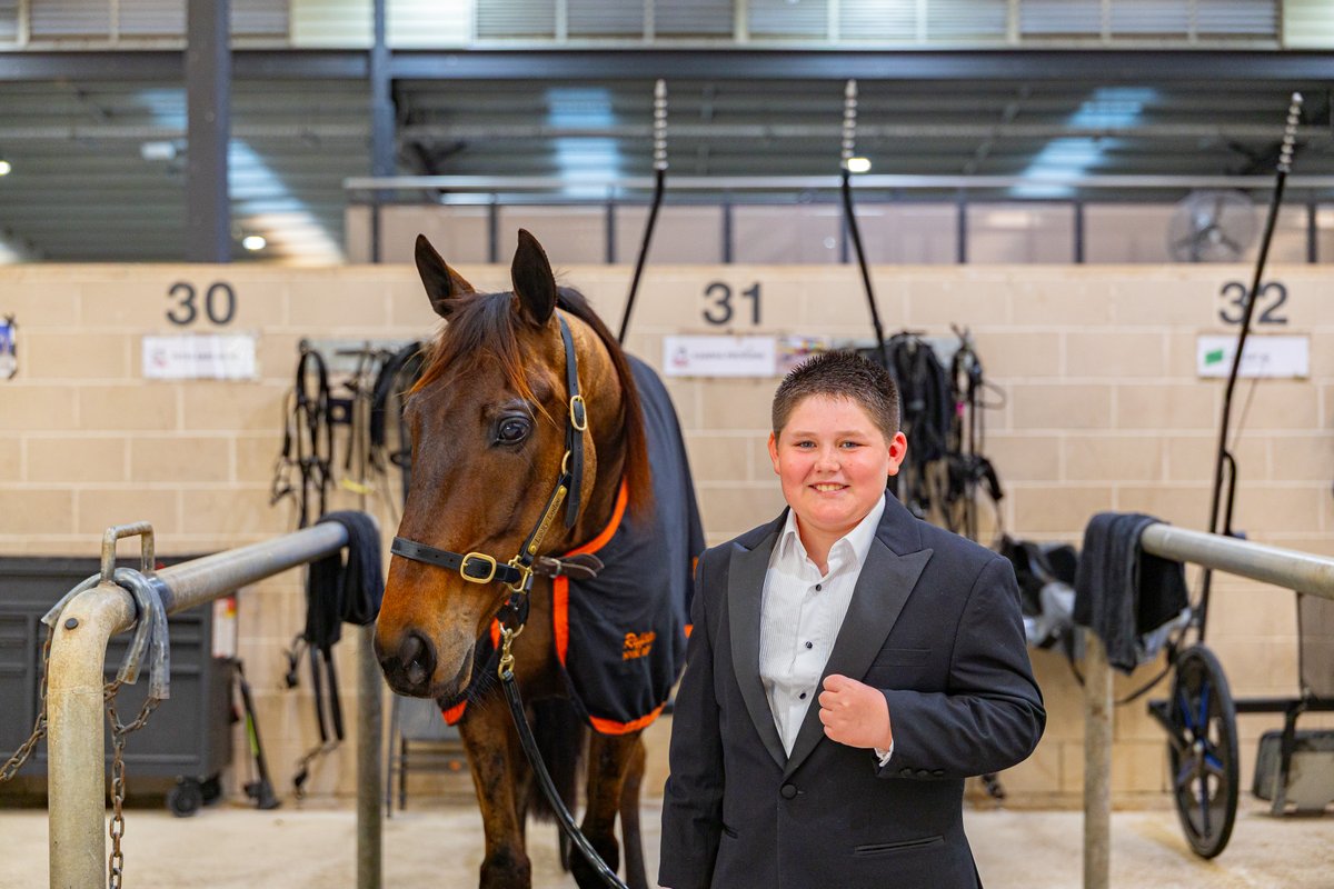 On track arrivals into the stables ahead of The <a href="/eurekarace/">The TAB Eureka</a> Race Night.🏆✨

Race One gets underway at 5.32 pm.

#DiscoverGreatness | <a href="/HRNSW_Harness/">Harness Racing NSW</a>