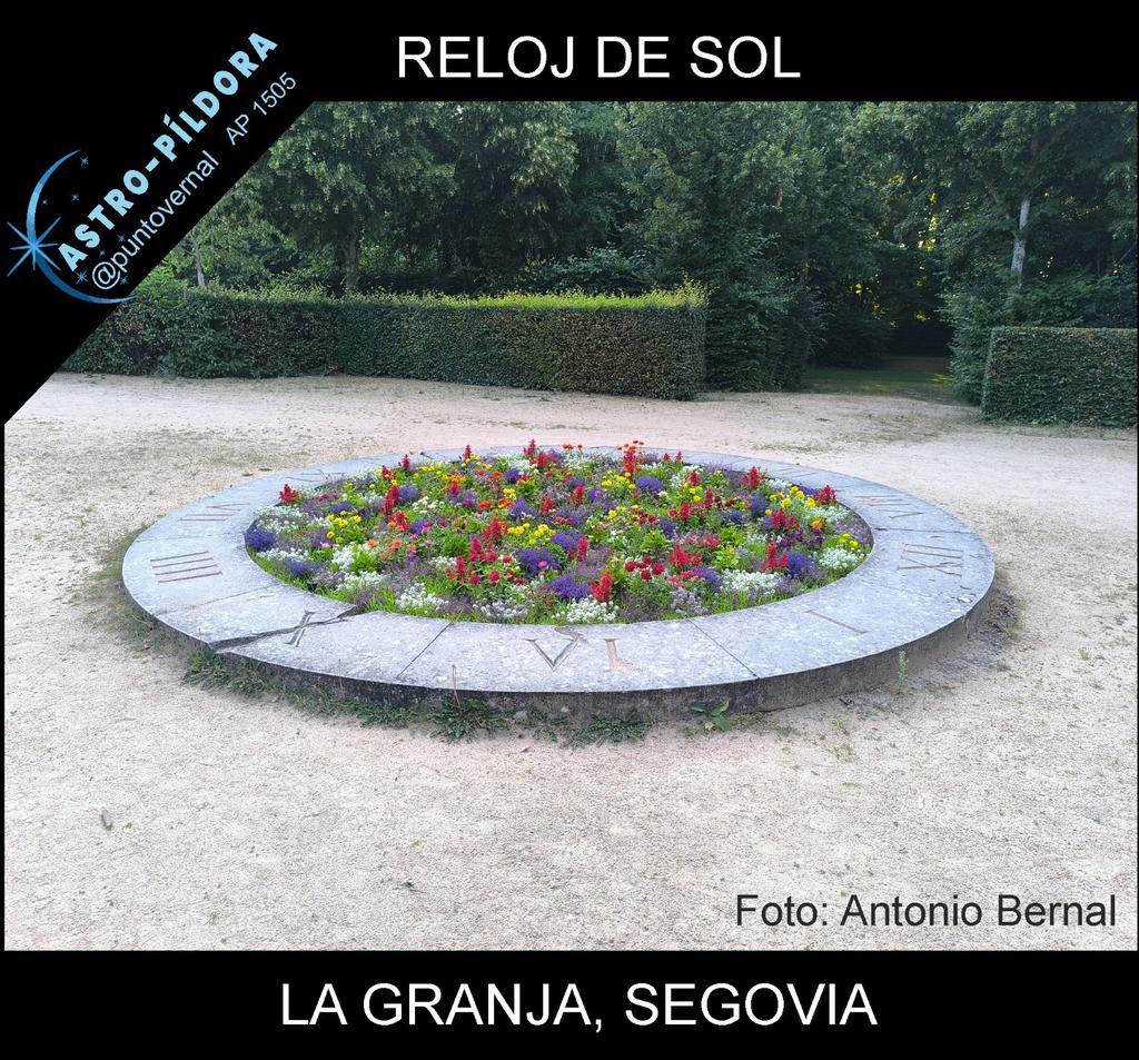 Este antiguo reloj horizontal de los preciosos jardines de La Granja de San Ildefonso fue reconstruido en algún momento y las lozas con los números puestas en un orden arbitrario