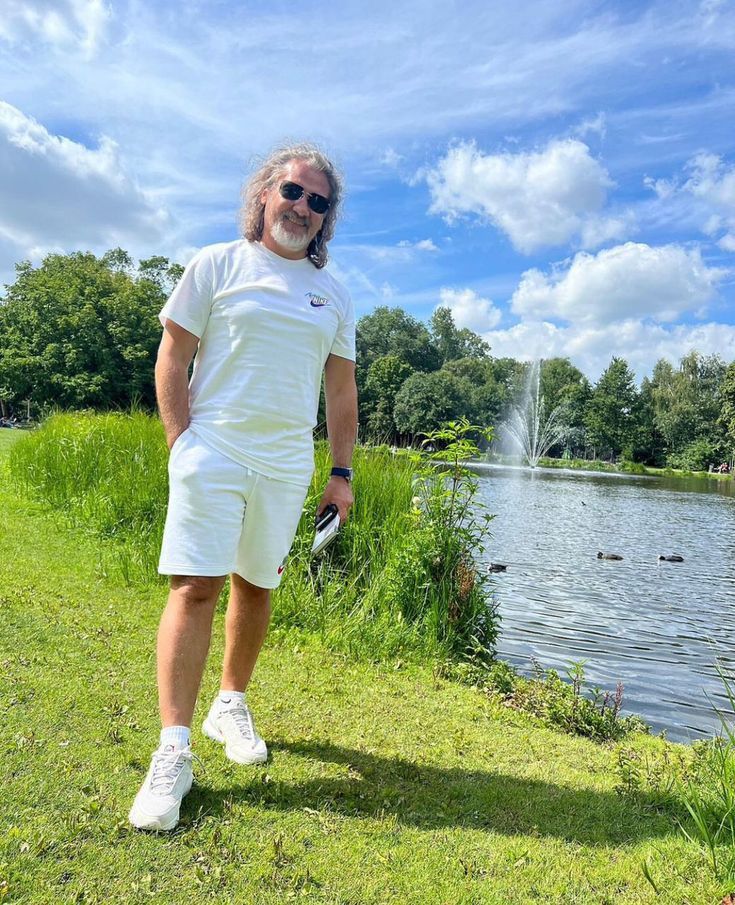 Le temps est peut être un pansement , mais j'en suis mon propre chirurgien mec d'amour