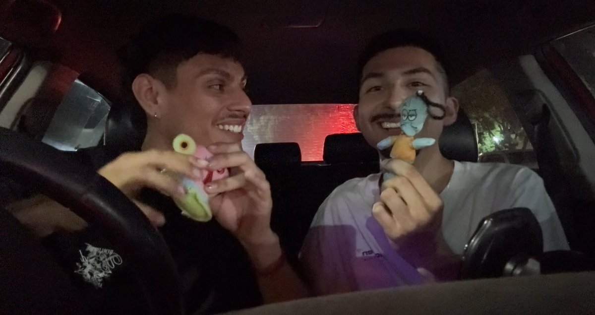 aalonssooo's tweet photo. bf loves sponge so we opened up some mystery packages hehe 🥰💛 https://t.co/ZSOTOiL1e9