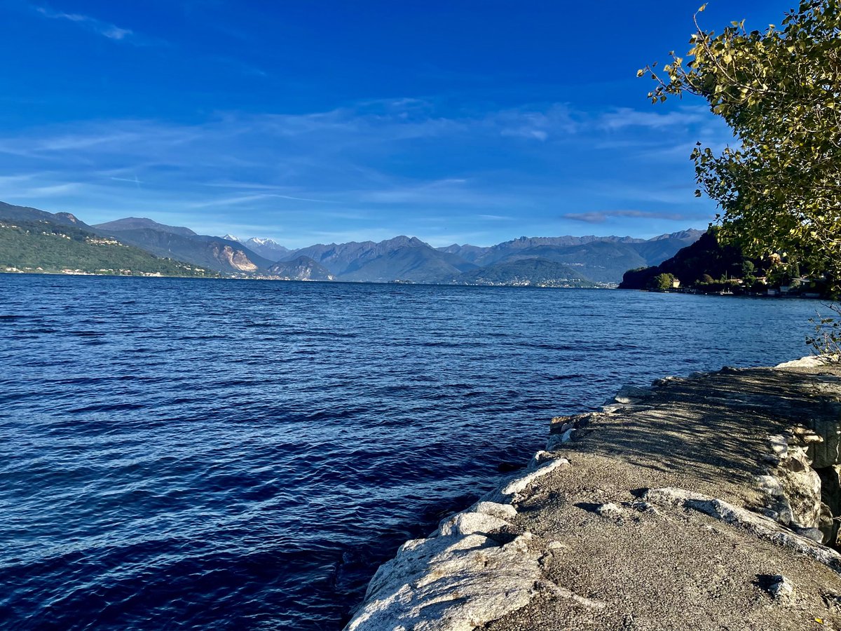 enzomazza's tweet image. #earlyrunning Lago Maggiore