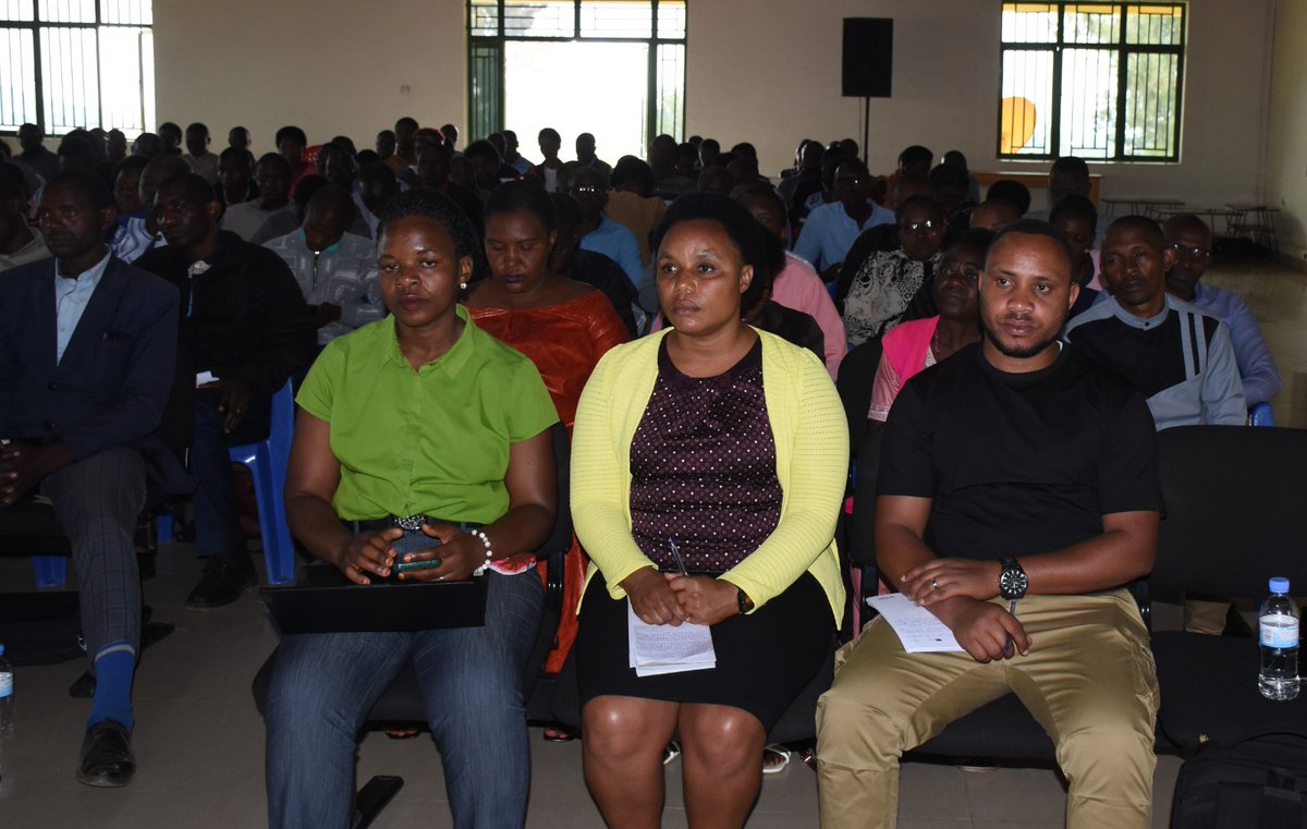 npscrwanda's tweet image. Umunyamabanga Nshingwabikorwa wa  #NPSC Madamu @amuganza, yitabiriye Inama isoza igenzura ryakorerwaga mu Turere twa @KarongiDistr,@RutsiroDistrict na @Kamonyi ryakorerwaga Abakozi b’amashuri y’uburezi bw’ibanze harebwa uko bashatswe n’uko bacungwa mu Nzego za Leta /1