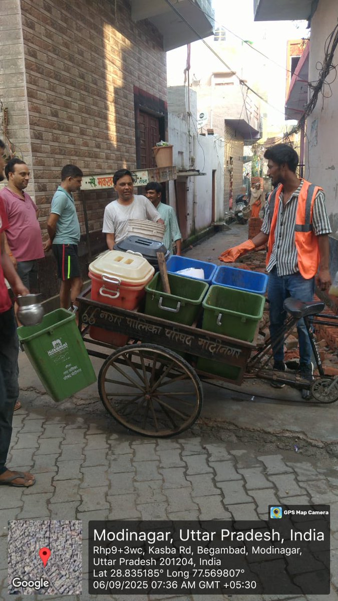 ModinagarNagar's tweet image. 📍 नगर पालिका मोदीनगर वार्ड नंबर 11
🚛 कूड़ा गाड़ी द्वारा घर-घर जाकर कूड़ा कलेक्ट किया गया। —
➡️ कूड़ा सड़क पर न फेंकें
➡️ कूड़ा गाड़ी में ही डालें
➡️ स्वच्छता अपनाएँ, शहर को साफ-सुथरा 

#SwachhBharat #SwachhataHiSeva #CleanModinagar #Ward11 #NagarPalika #KoodaGaadi