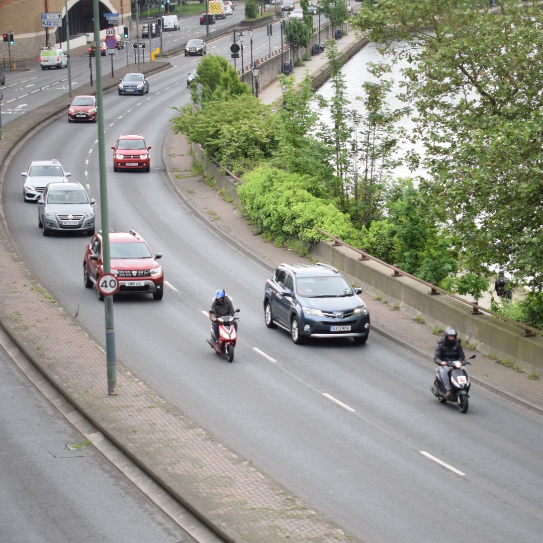 Motorists - be aware of motorcycles who may be filtering through traffic and give them plenty of room. Bikers, when filtering, remember, observation – signal – manoeuvre. Refer to rules 88 and 160 of the Highway code for more information 🚗 🏍️