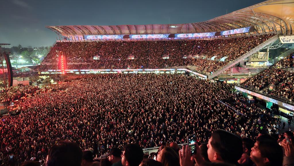 DiariodeMorelos's tweet image. ✨🔥 Así se vivió la noche con Imagine Dragons en la CDMX 🔥✨
El escenario se convirtió en un mar de luces, energía y emoción cuando miles de fans corearon cada una de las canciones de la banda. Desde los clásicos que marcaron generaciones hasta los nuevos éxitos, Imagine…
