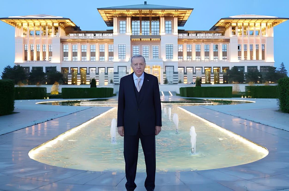 Bütçe verilerine göre Saray’ın maliyeti ortaya çıktı:

— Aylık 1 milyar 80 milyon TL
— Günlük 36 milyon TL
— Saatte 1,5 milyon TL
— Dakikada 25 bin TL

(Sözcü - Erdoğan Süzer)