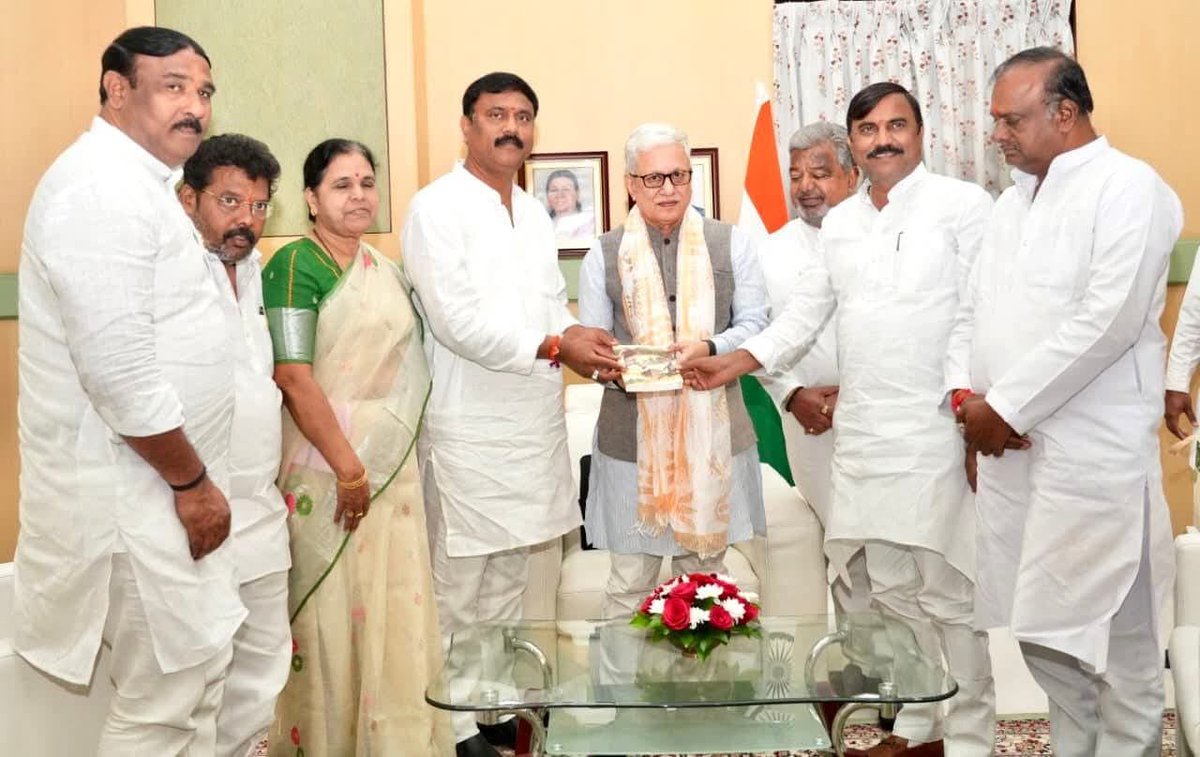 GoliForBJP's tweet photo. *సెప్టెంబర్ 11న ప్రసాద్ సినీ థియేటర్‌లో ప్రత్యేక ప్రదర్శనగా రజాకార్ సినిమా*
*ఆహ్వానించిన తెలంగాణ విమోచన కమిటీ
@BJP4Telangana @N_RamchanderRao https://t.co/NxS3rgCEW3