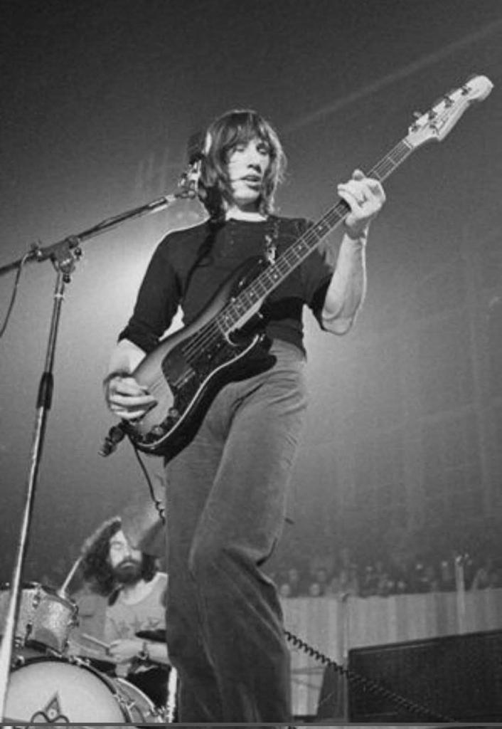 gunclub_music's tweet image. 82 years old Young Today #RogerWaters