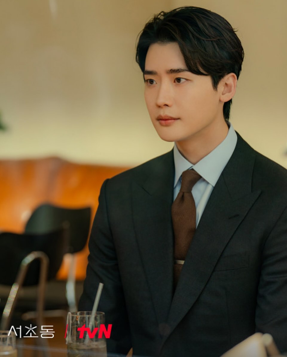 withJSph's tweet photo. .
[ PHOTOS ]
Focus on Lee Jong Suk as Ahn joo Hyung in the ongoing drama Law and the City

🧡 
#이종석 #李鍾碩 #イジョンソク #LeeJongSuk #LeeJongSeok #อีจงซอก #jongsuklee #withjsphilippines #withjs https://t.co/skGN5urAPP
