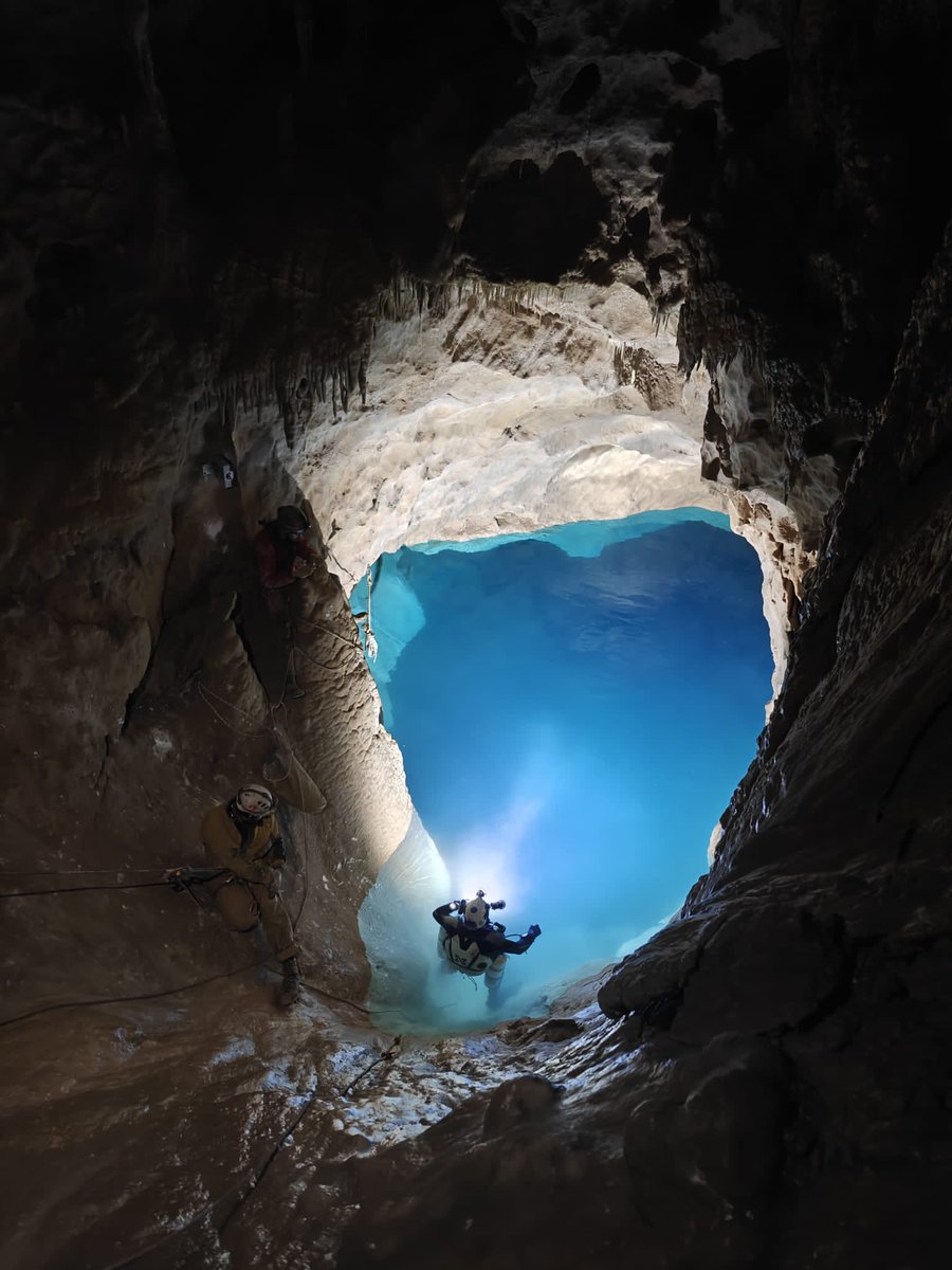 InDepth_Mag's tweet photo. Beneath Italy, Simone Villotti crawls through 28cm-wide mud tunnels to reach a nameless lake. No maps. No lights. Just will.

Frasassi doesn’t offer adventure. It demands it.
🔗 https://t.co/iIIsIsotxa
#CaveDiving #Frasassi #Exploration #indepthmagazine #indepth #indepthmag #cave https://t.co/98yAEwxw4c