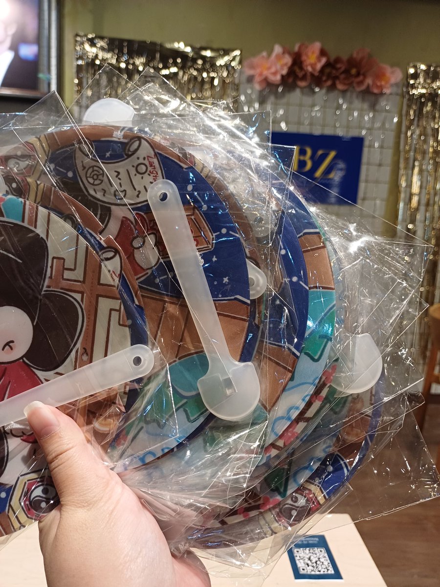 พัดกลมเหลือ 13 เซ็ตนะคะ แต่ โปสการ์ด พกจ.ยังมีน๊าาา