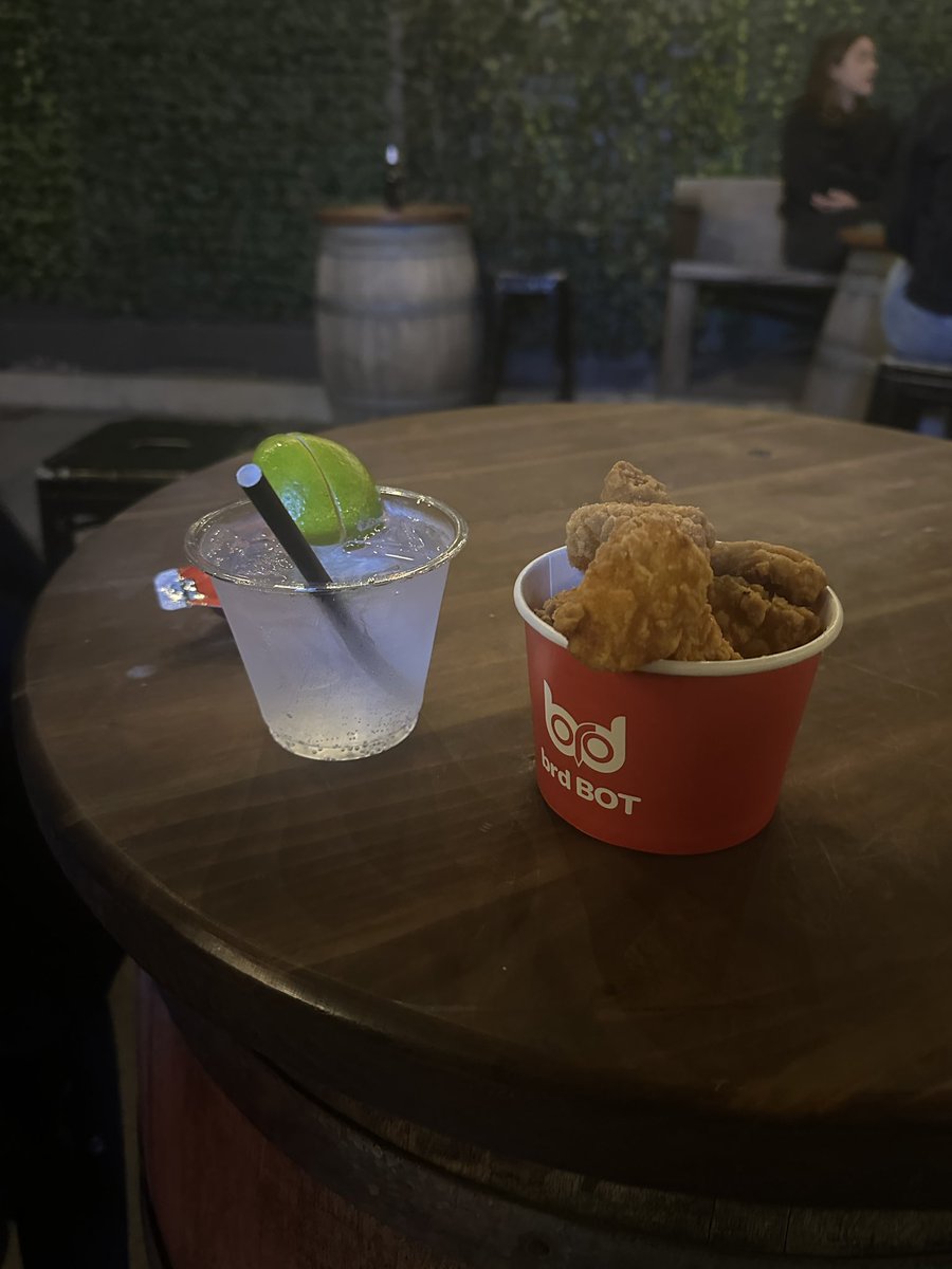 Fried chicken out of a vending machine. God Bless America 🫡
