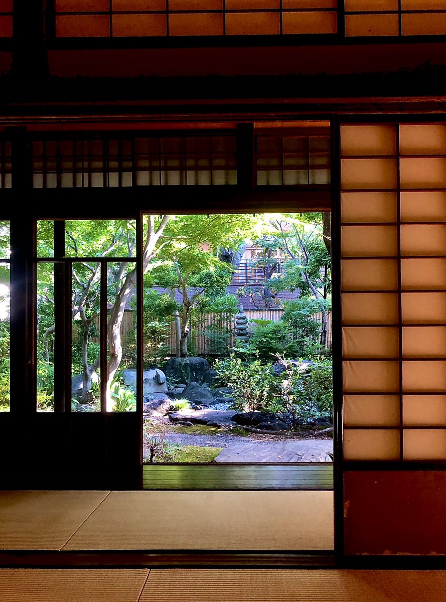 choh_u's tweet photo. 細雪の芦屋の蒔岡家はきっとこんな感じと、いつも思いを馳せながら見学させていただいている。

#建築　#日本建築　#谷崎潤一郎　#細雪　#旧安田楠雄邸 
#archtecture #japanesearchitecture #tanizakijunichiro  #makiokasisters #kyuyasudakusuotei https://t.co/wtwkqm8pQM