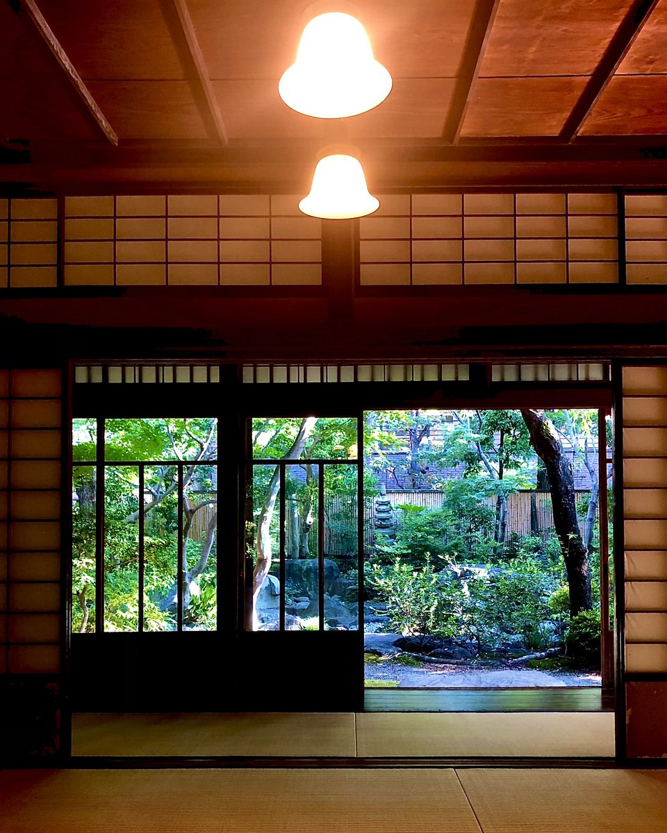 choh_u's tweet photo. 細雪の芦屋の蒔岡家はきっとこんな感じと、いつも思いを馳せながら見学させていただいている。

#建築　#日本建築　#谷崎潤一郎　#細雪　#旧安田楠雄邸 
#archtecture #japanesearchitecture #tanizakijunichiro  #makiokasisters #kyuyasudakusuotei https://t.co/wtwkqm8pQM