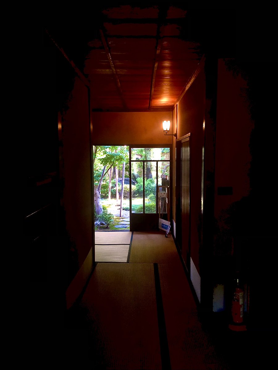 choh_u's tweet photo. 細雪の芦屋の蒔岡家はきっとこんな感じと、いつも思いを馳せながら見学させていただいている。

#建築　#日本建築　#谷崎潤一郎　#細雪　#旧安田楠雄邸 
#archtecture #japanesearchitecture #tanizakijunichiro  #makiokasisters #kyuyasudakusuotei https://t.co/wtwkqm8pQM
