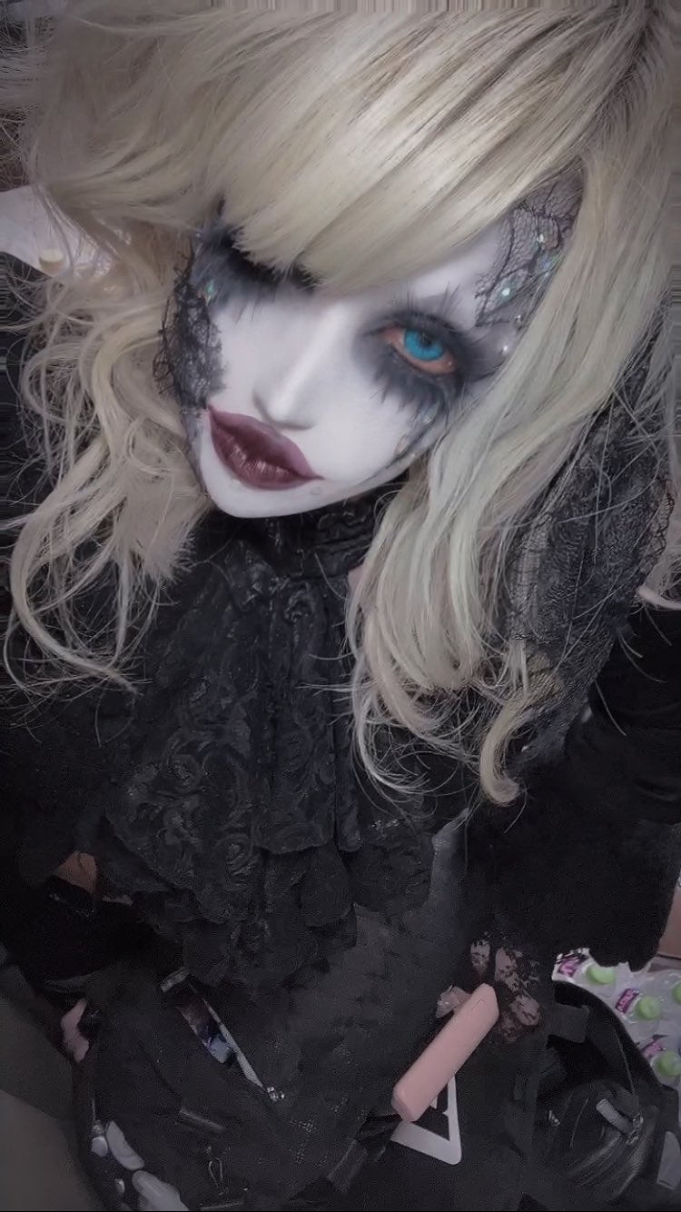 DazzlingBAD - i T - on X: 
