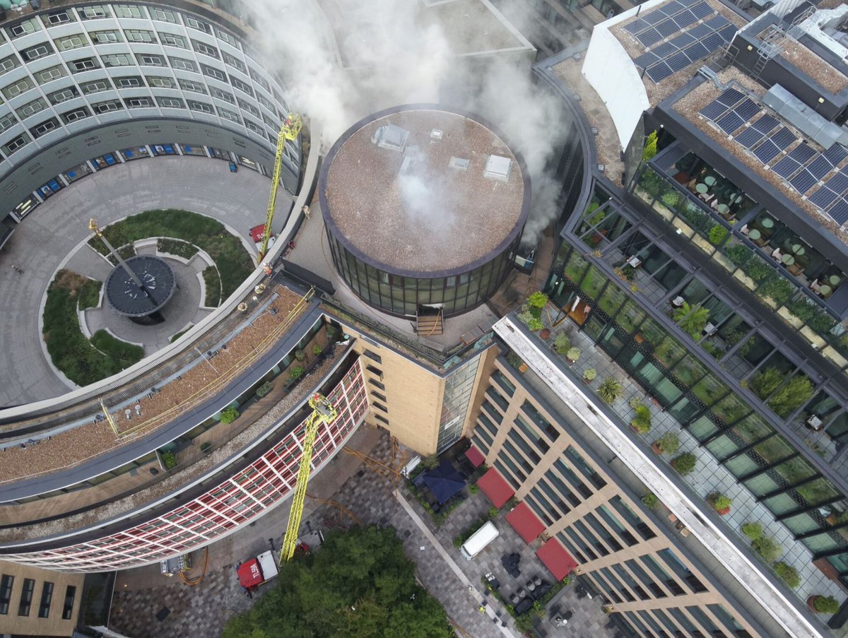 Firefighters continue to work to extinguish the fire affecting a mixed-use building in White City.

We are expected to remain on scene throughout the day. 

More: london-fire.gov.uk/incidents/2025…