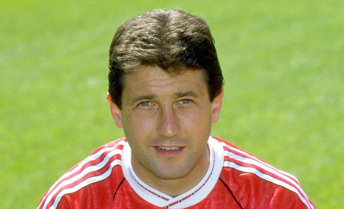Cantona Collars AKA Larry tweet media