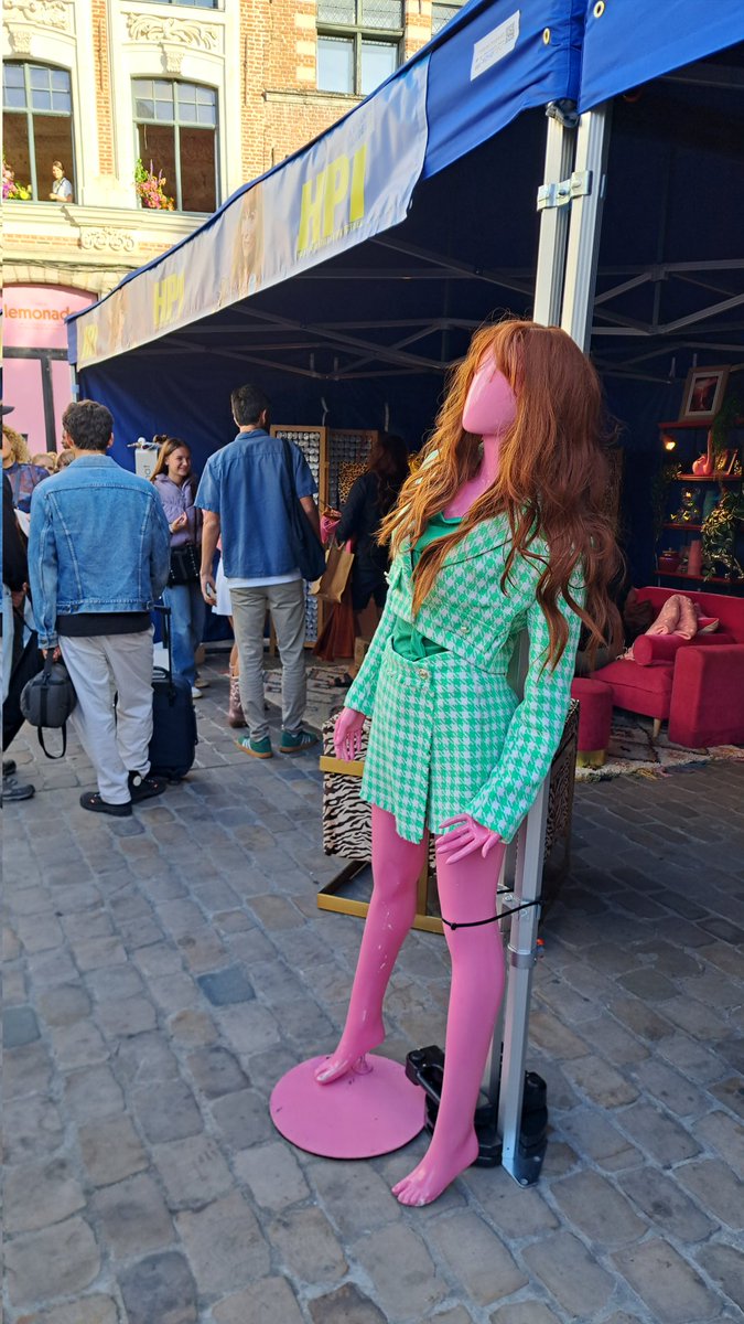 zoomsurlille's tweet photo. Le stand de Morgane Alvaro (HPI) à la Braderie de Lille ! https://t.co/U3LnypfNDP