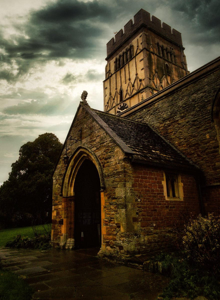 TerryTyler4's tweet image. #DailyPictureTheme 

Today: #Triangular 

All Saints&apos; Church, Earls Barton, Northamptonshire.