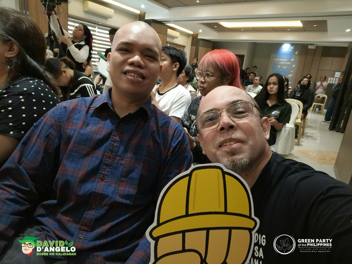 daviddangeloph's tweet photo. Ang mga kalbo sa paglulunsad ng MANINDIGAN. Pero syempre isa lang ang lodi natin na si Tarantadong Kalbo. Beke nemen... 🙏😅

It's nice to see Kevin again, and to join him and others in convening this network for human rights. 💚🌱✊

#DavidDAngelo 
#BosesNgKalikasan 
#KalikasanMuna 
#Manindigan