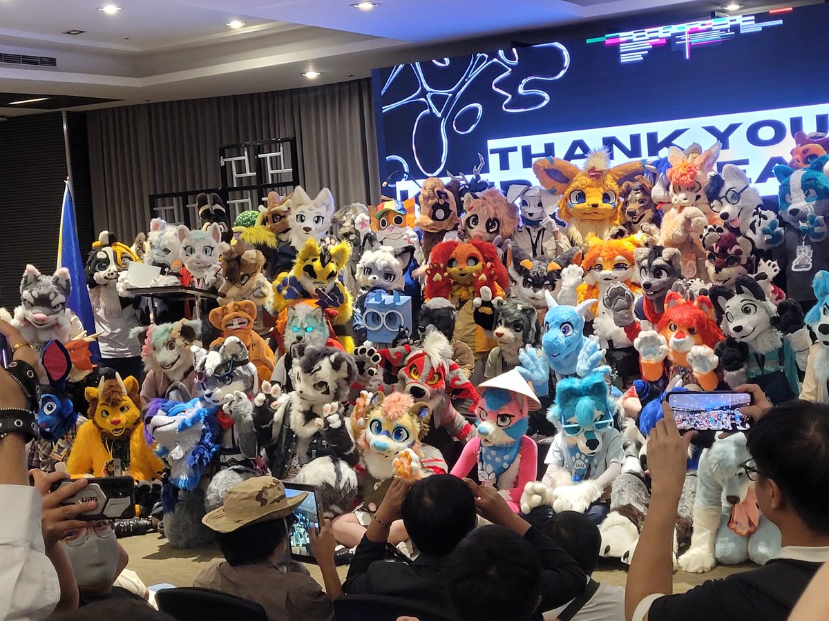 devonicious's tweet image. :D