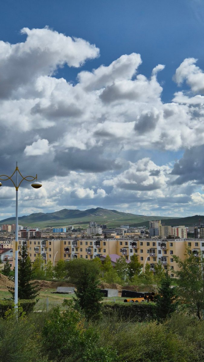 Дарханд үлдчихдэг юмуу яасан сайхан тайван юм бэ 🥰