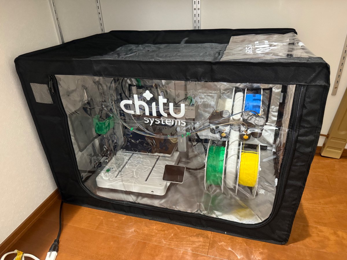 Chitu Systems(<a href="/Luna_Chitu/">Luna Ye</a> )様よりBambu lab A1/A1mini 向けのエンクロージャーをご提供いただきました！

印刷中の雰囲気温度が安定する保温カバー、まるで３Dプリンタ用の"サウナスーツ"。涼しくなっていくこれからの時期にはピッタリ。どのくらい効果あるか楽しみ、提供ありがとうございます！#PR
