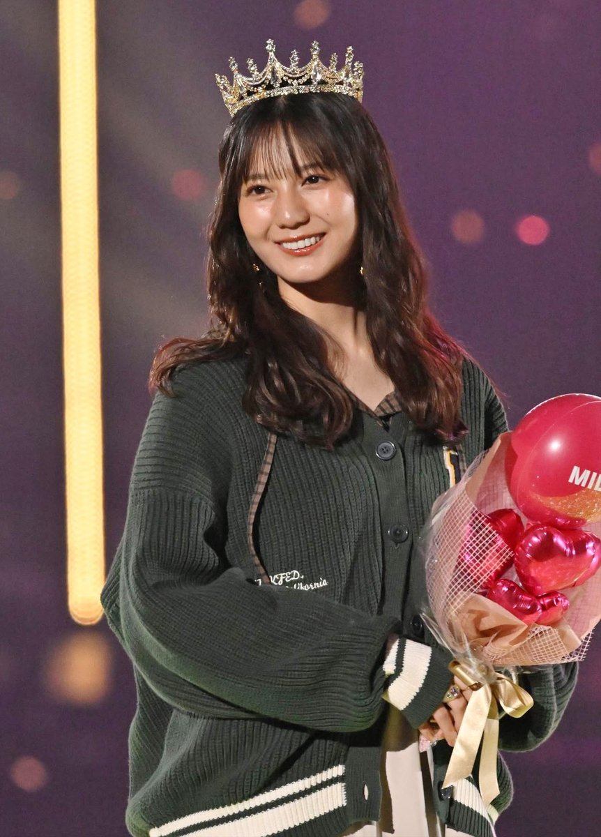 🌸毎日キレイ🌸 日向坂46小坂菜緒、ティアラで華やか✨ ガーリーな