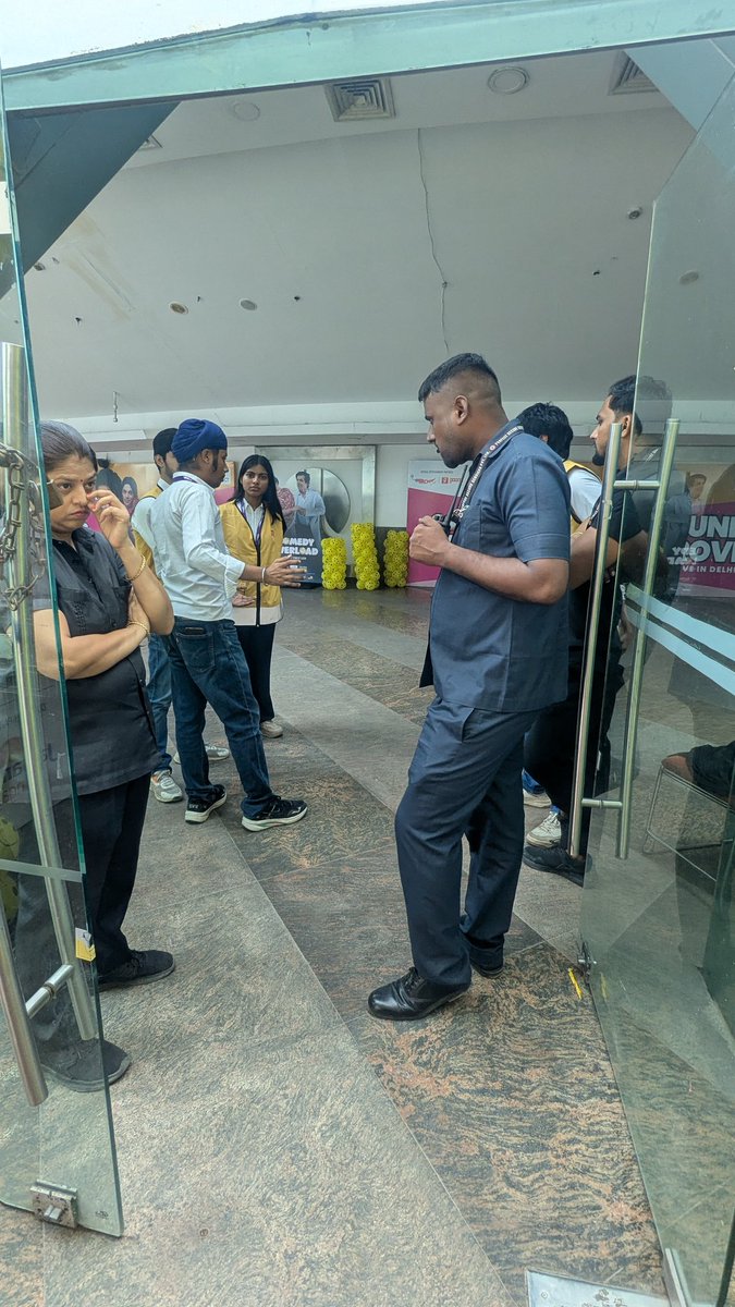 manish_1101's tweet photo. @bookmyshow quite badly managed ticketing and logistics management experience at #Sunilgrover show #talkatora #delhi  Patrons asked to arrive early at 12 pm to avoid rush, while organisers themselves were missing. 1.5 waiting outside in heat and now 1 hr inside. ShowYet to start! https://t.co/uzt4Yb93T4